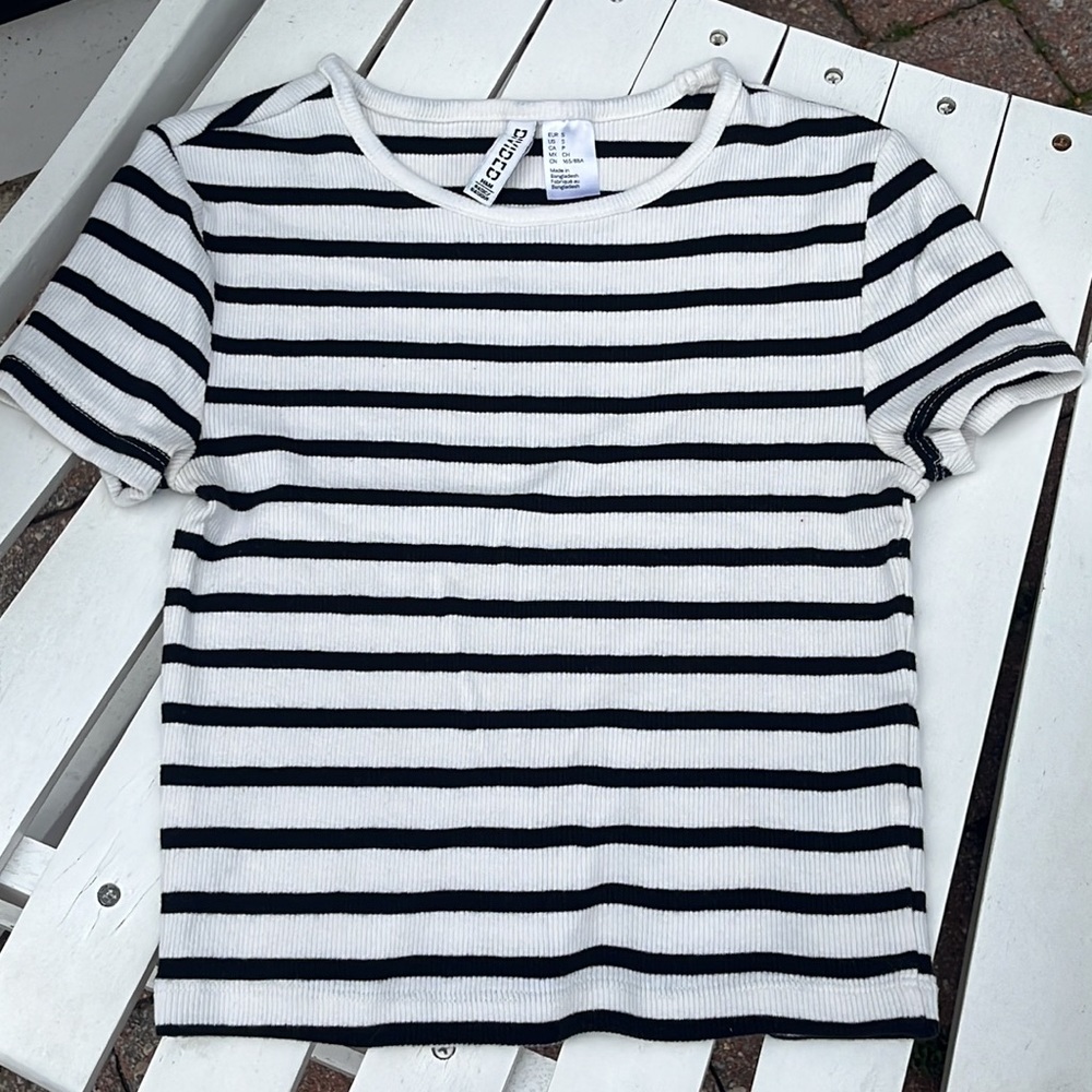 ☀️Divided Top Small H&M Black and White